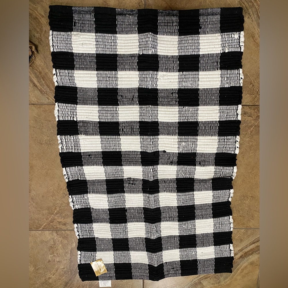 New Robert Stanley black and white floor rug